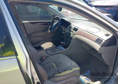 2002 Lexus Es 300 z USA, uszkodzony, nr VIN JTHBF30G525028273